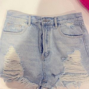 Twelve by Ontwelfh size 28 denim shorts!